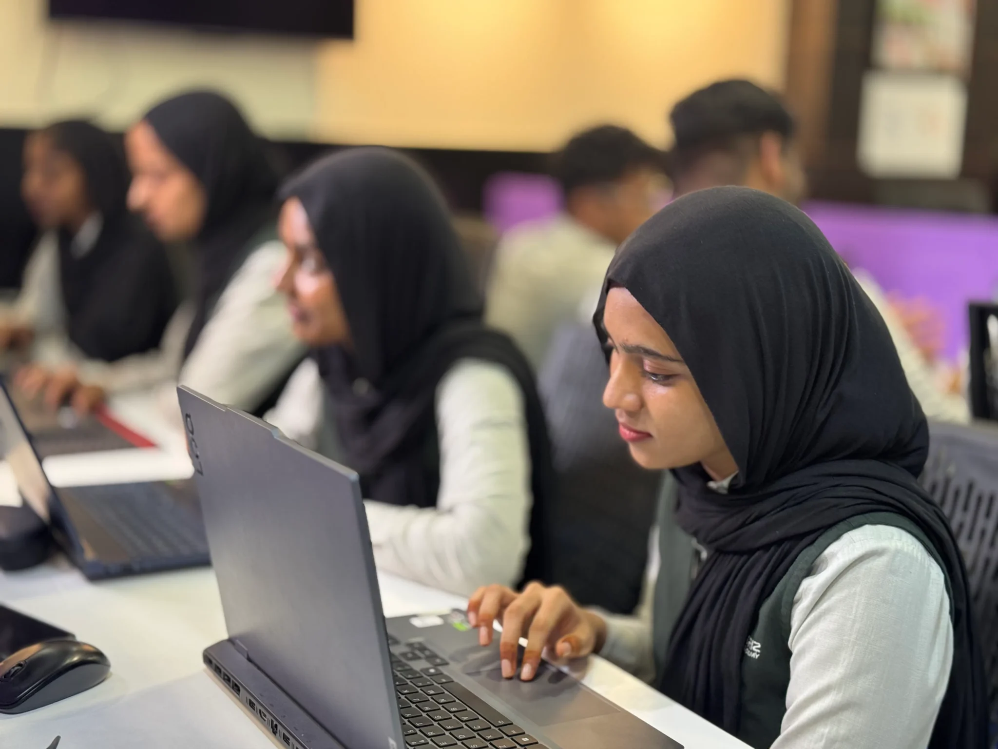 Online Digital Marketing Course vs Offline Digital MarketingCourse: Which is Right for You?